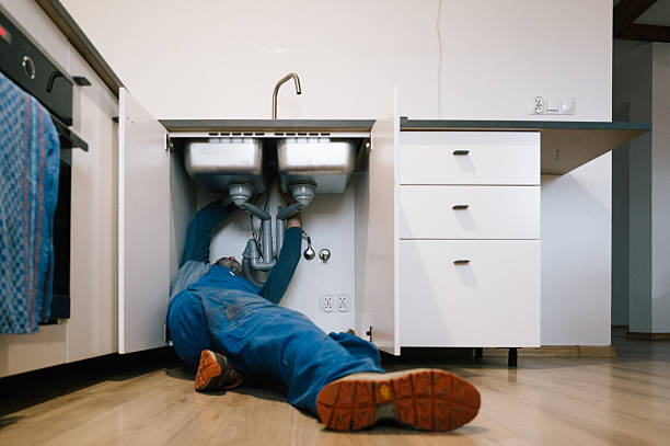 Professional Plumbing technician working in Hialeah, FL
